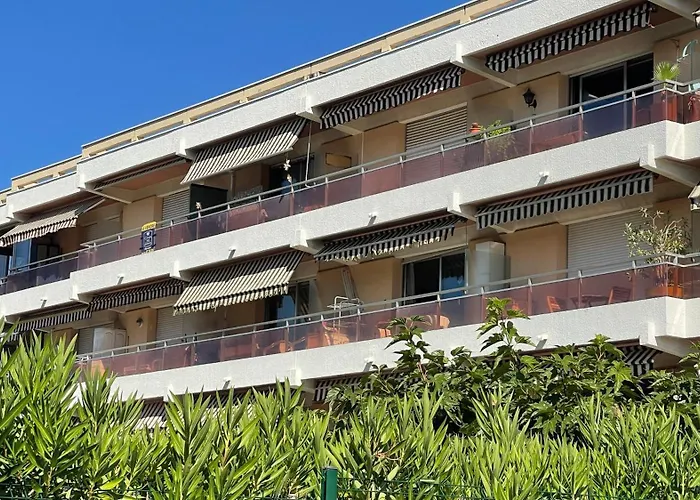 Vue - Terrasse - Parking - * Juan-les-Pins