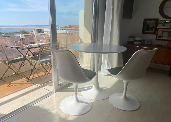 Vue - Terrasse - Parking - *