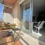 Vue - Terrasse - Parking - * Juan-les-Pins