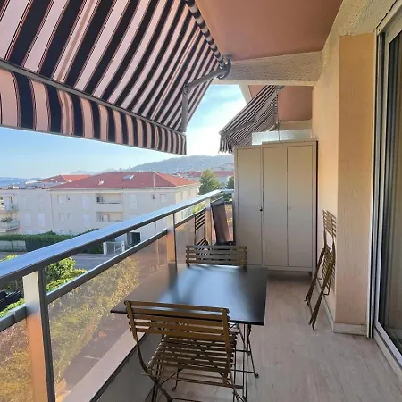 Vue - Terrasse - Parking - * Juan-les-Pins