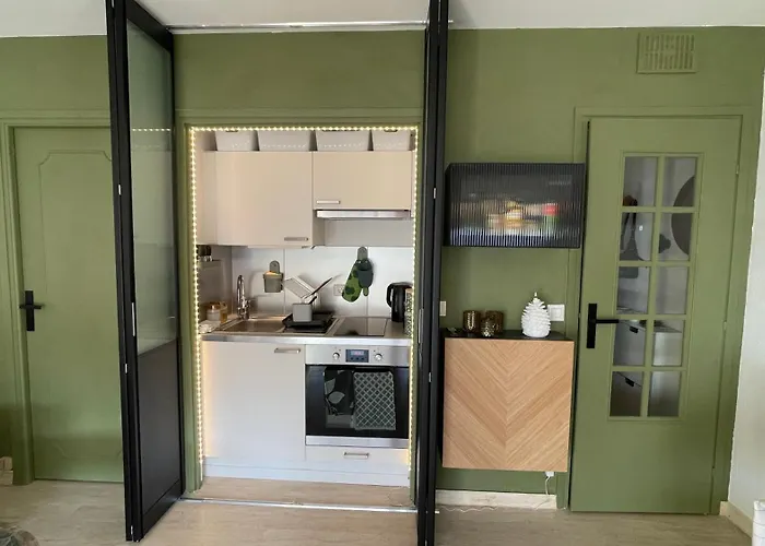 Vue - Terrasse - Parking - * Juan-les-Pins